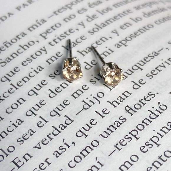 SUPER TINY DAINTY CARNELIAN WHITE GOLD STUDS - Picture 1 of 1